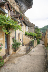 Fototapeta na wymiar Les Eyzies de Tayac. Dans les rues du village. Dordogne. Nouvelle-Aquitaine