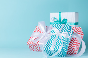 Obraz premium Christmas decorations - colorful presents on blue background