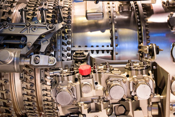 Large aircraft engine mechanics