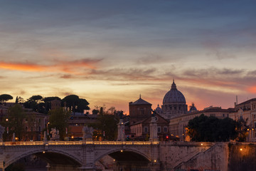 Fototapeta premium Tramonto a Roma con San Pietro - italia 