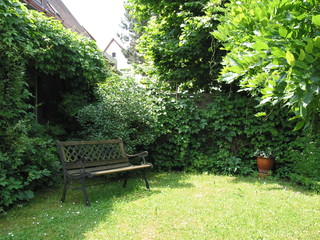 Bank im Garten
