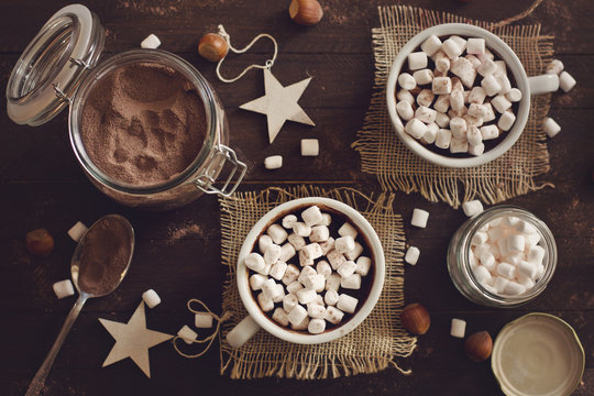 Hot chocolate with marshmallows © Alicia
