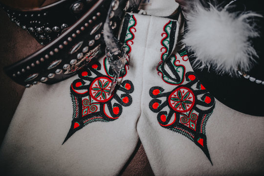 G&oacute;ralskie elementy męskiego ubioru na deskach