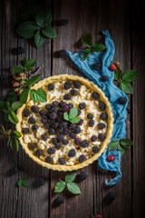 Obraz na płótnie Canvas Sweet and homemade tart with blackberries made of fresh fruits