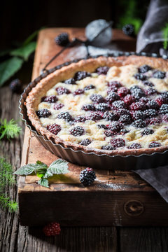 Delicious and sweet blackberry pie with caster cugar
