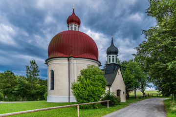 Wallfahrtskirche Heuwinklkapelle in Iffeldorf in Bayern