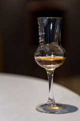 Likör in Schnapsglas