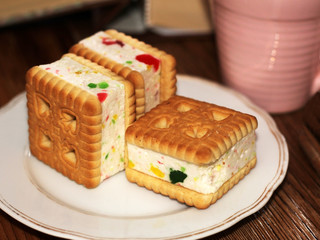 Sandwich cookies with jelly, food