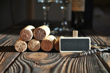 Wino, kieliszki i korki od wina © bnorbert3