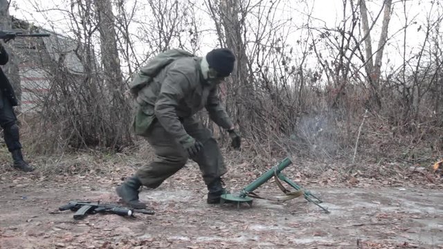 War, shooting with a mortar