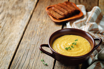 Chickpeas pumpkin cream soup with bread
