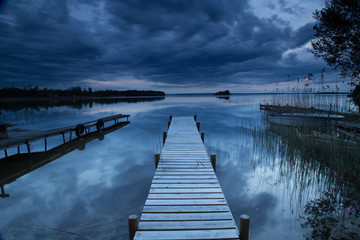 Naklejka premium Jettys and boats at dusk