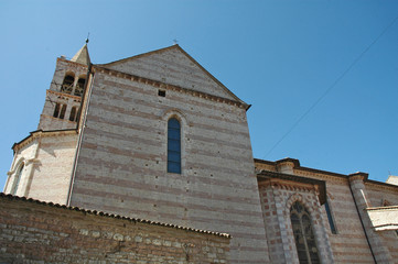Fototapeta na wymiar Assisi, la Basilica di Santa Chiara - Umbria