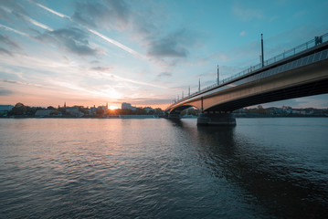 Sonnenuntergang am Rhein Deutschland