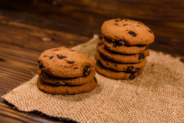 Chocolate chip cookies on sackcloth on a wooden table