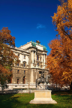 palace and sculpture in Wien