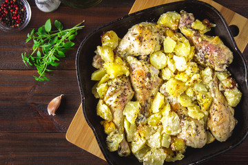 Roasted chicken leg with potatoes with caraway and garlic.