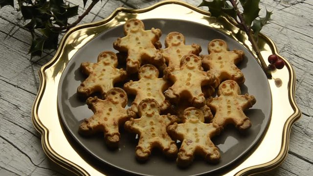 B&aacute;nh gừng Gingerbread Medenjak men Pan di zenzero de jengibre 생강빵 Lebkuchen לחם זנגביל Piernik video M&eacute;zeskal&aacute;cs Имбирный пряник P&atilde;o de mel ジンジャーブレッド كعكة زنجبيل