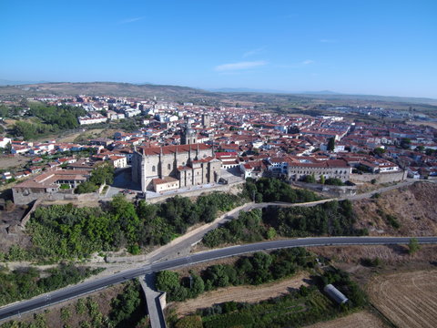 Coria es una ciudad y municipio español de la provincia de Cáceres, situada en el noroeste de la comunidad autónoma de Extremadura