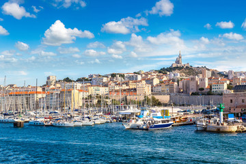 Fototapeta na wymiar Notre Dame de la Garde and olf port in Marseille, France