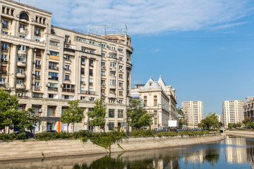 Fototapeta na wymiar Dambovita river in Bucharest