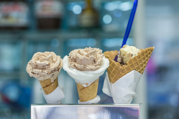 lume/Rose aus Schokoladen, Nuss, keks und Zitronen Eis, leckerer Genuss im Urlaub