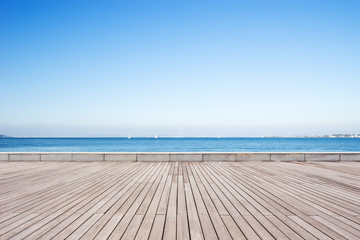 Fototapeta premium empty wooden floor with blue sea in blue sky
