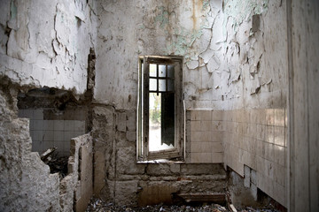 Fototapeta premium Dirty abandoned house