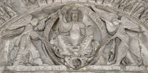 Linteau de l'église de Vandeins, Ain, France