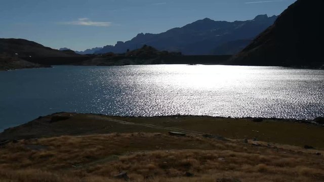 Lago di Monte Spluga sulle Alpi Italiane in Lombardia