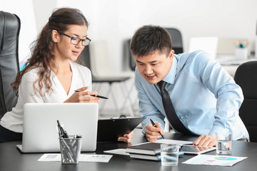 Young managers working in office © Africa Studio