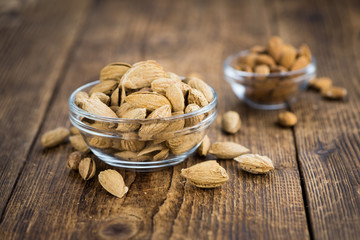 Almonds with shell (roasted and salted)