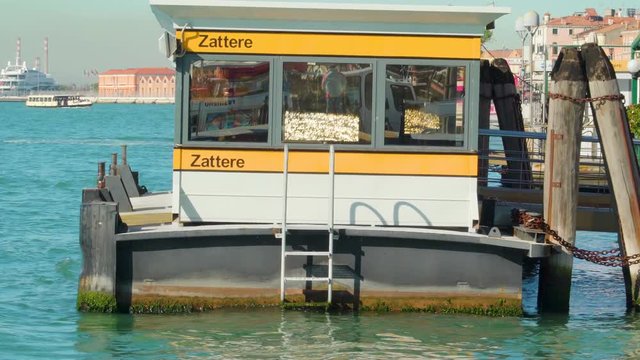 14623_A_Zattere_floating_boat_in_the_port_in_Venice.mov