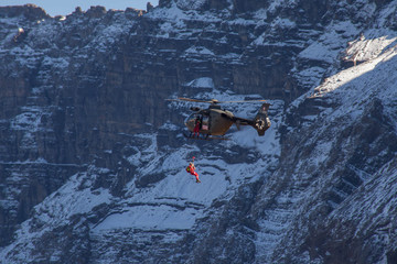 Bergrettung mit Hubschrauber © osterwelle