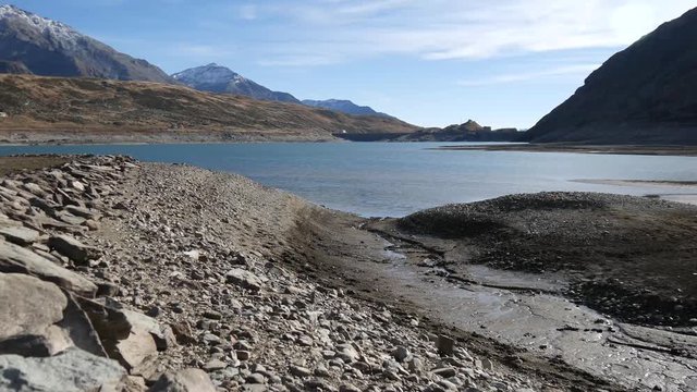 Lago alpino al Passo dello Spluga
