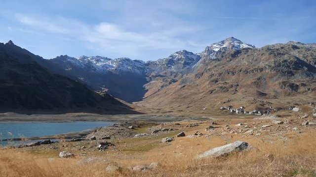 Lago alpino al Passo dello Spluga
