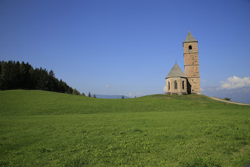 Fototapeta na wymiar St. Kathrein Kirche in Hafling, Südtirol, Italien, Europa