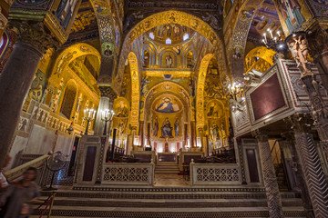 Fototapeta na wymiar Interior, decorated with beautiful mosaics Bizzantini, Palatina Chapel, Palazzo dei Normanni, Palermo, Italy.