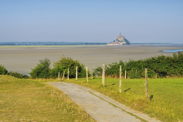 Fototapeta na wymiar Mont-Saint-Michel in der Normandie - Mont Saint Michel Abbey in Normandy