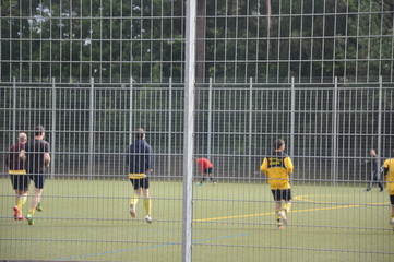 Zum Aufwärmen, Fußballtraining auf dem Fußballplatz