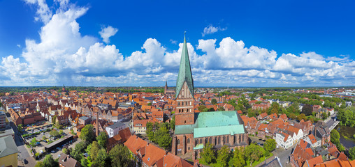 Lüneburg, Altstadt-Impressionen, Panorama mit St. Johanniskirche