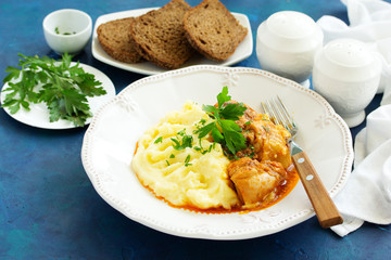 Chicken ragout with paprika and mashed potatoes.