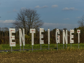 lettering enteignet on a field