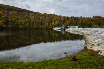 Fototapeta na wymiar Dam Solina-Myczkowce on the San river in Bieszczady, Poland