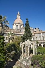Fototapeta na wymiar cloister with church dome background