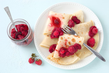 Pfannkuchen mit Himbeeren