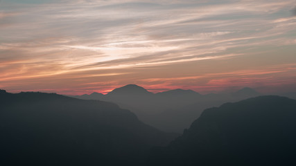 The autumn mist of 6 0'clock.