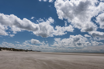 Berck (Berck-sur-Mer) ist eine Gemeinde im Norden von Frankreich (Departement Pas-de-Calais, Region Hauts-de-France).Berck ist bekannt für seine breiten Strände und seine beeindruckenden Dünen.