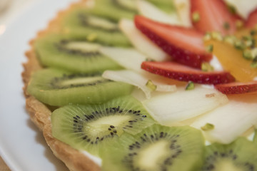 Naklejka na ściany i meble Tart kiwi strawberries