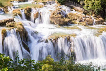 Fototapeta premium beeindruckende Wasserfälle im Krka Nationalpark und im NP Plitvicer Seen